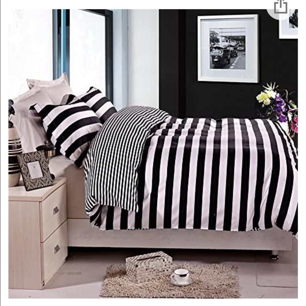 Black and White Stripe Queen Duvet Cover & Shams